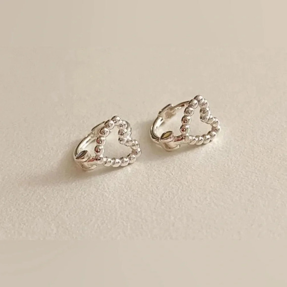 925 Sterling Silver Solid Heart Earrings - Picture 5 of 9